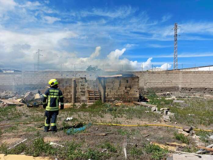 Imagen de los trabajos de extinción / TA